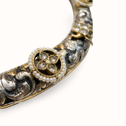 Desert Cool — Camel Motif Hasli in Oxidised Silver