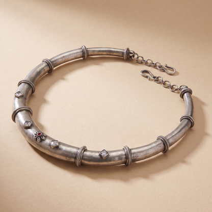 Neck Full — Kundan Hansli in Oxidised Silver