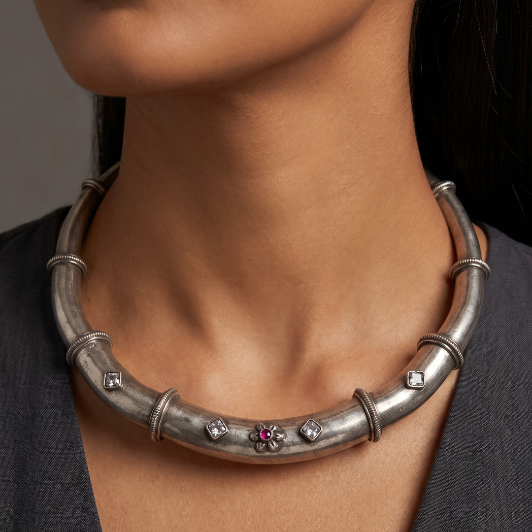 Neck Full — Kundan Hansli in Oxidised Silver