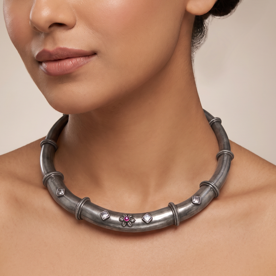 Neck Full — Kundan Hansli in Oxidised Silver