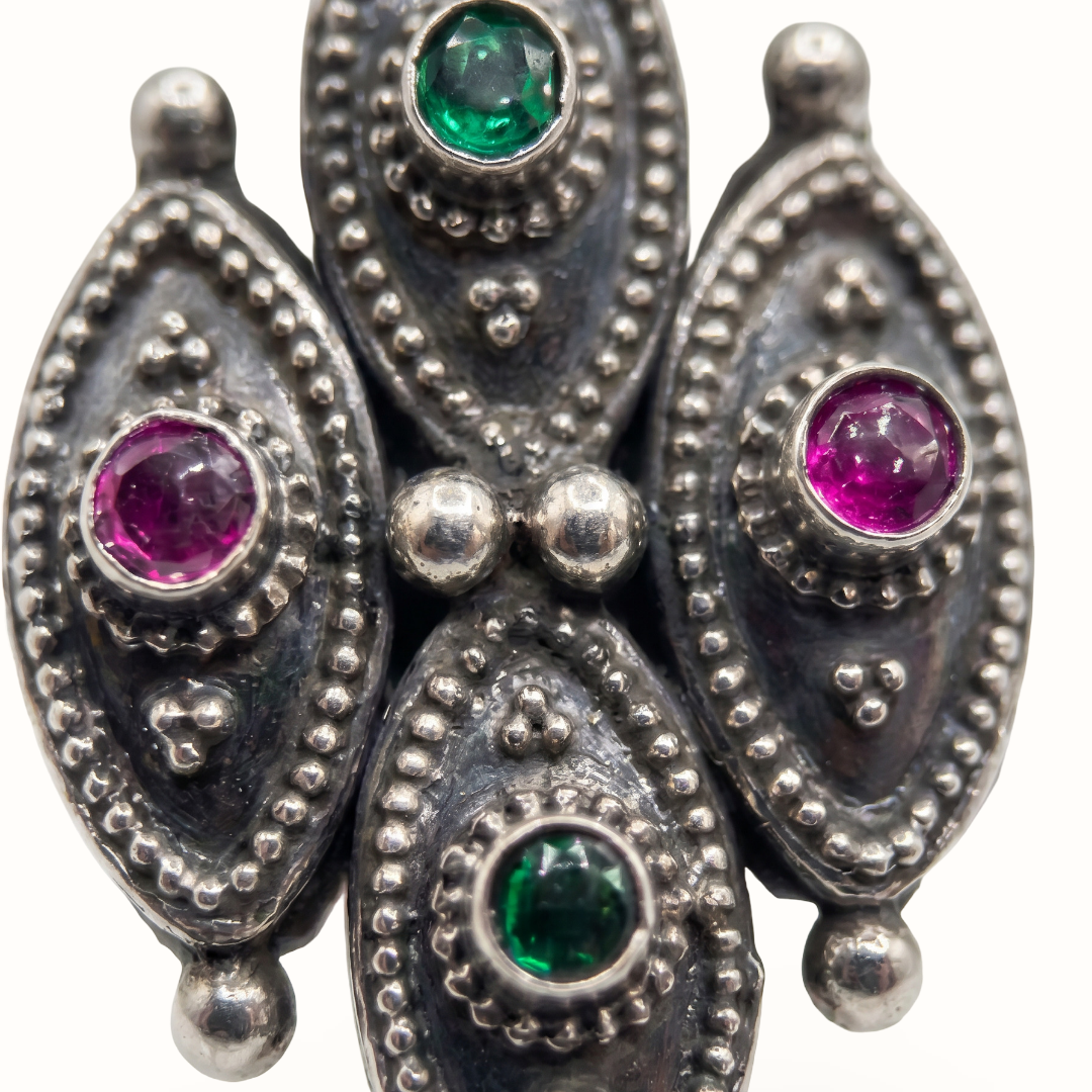 Four Eyes on You — Patti Cluster Ring in Oxidised Silver